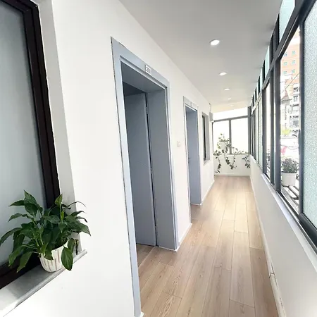 Square 3* Тирана