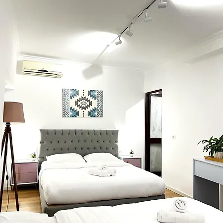 Square Hotel