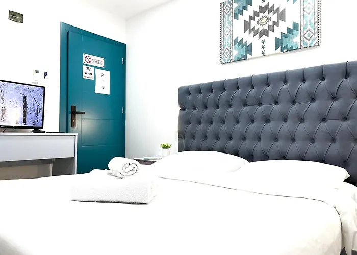 Square Hotel