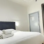 Square Hotel