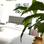 Square Hotel