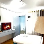 Square Hotel