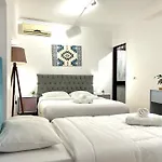 Square Hotel 3*