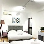 Square Hotel