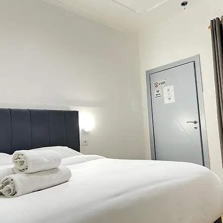 Square Hotel